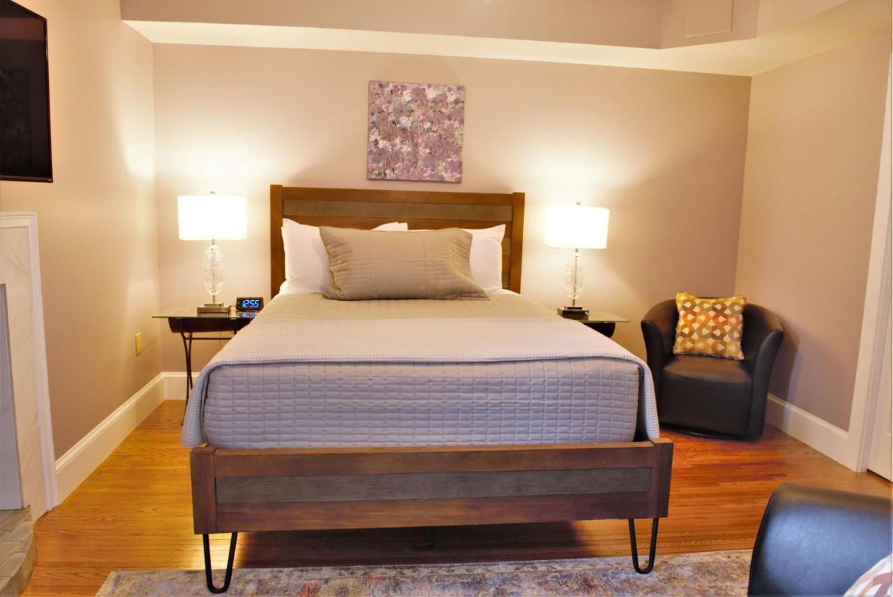 The Manor On Front Bed and Breakfast Harrisburg Rum bild